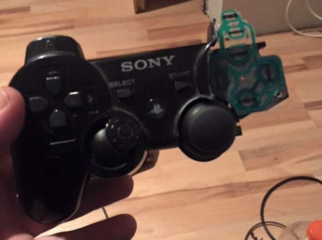 Fan του Mario Götze ζήτησε αντικατάσταση του DualShock 3 του
