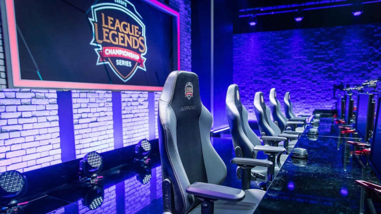 League of Legends eSports Simulator